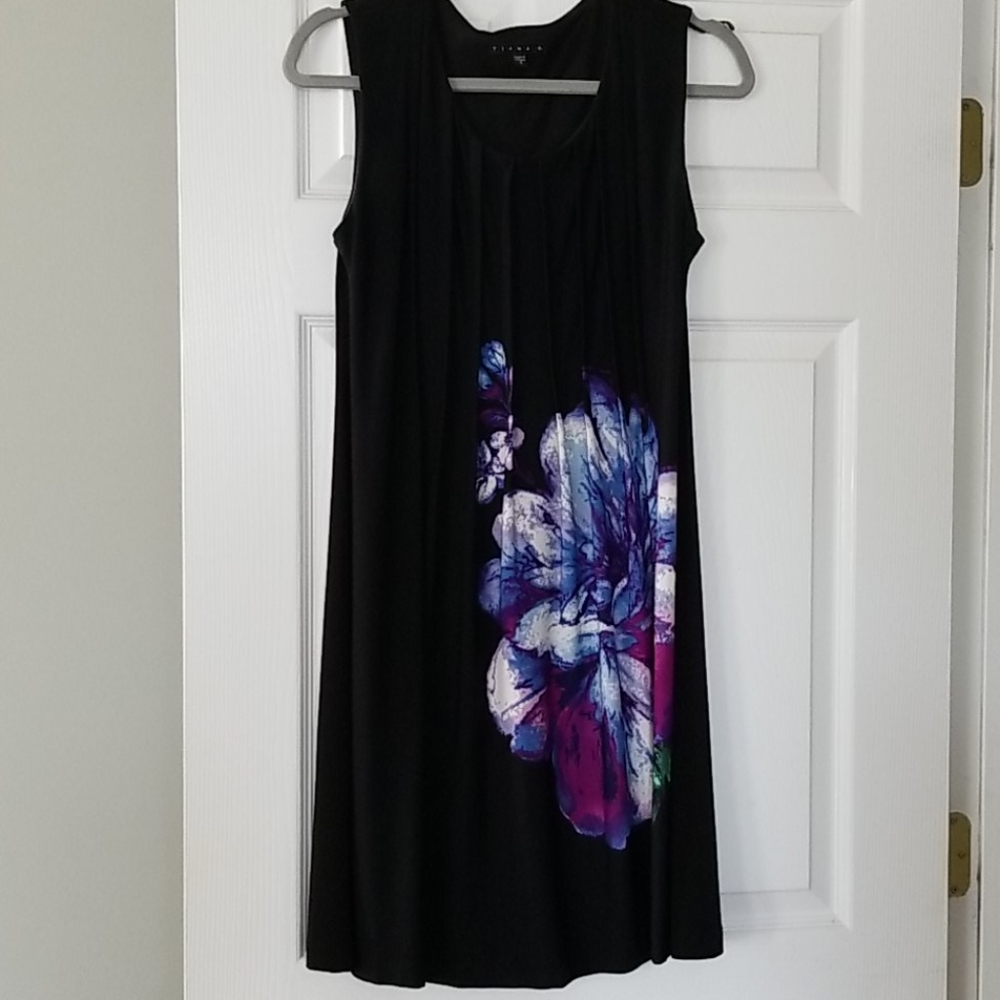 Sleeveless dress black and floral